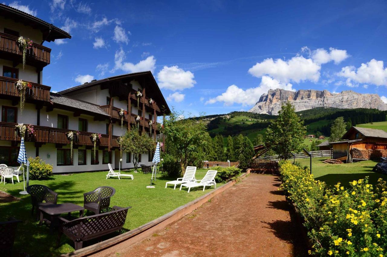 Appartamenti Astoria La Villa La Villa  Bagian luar foto
