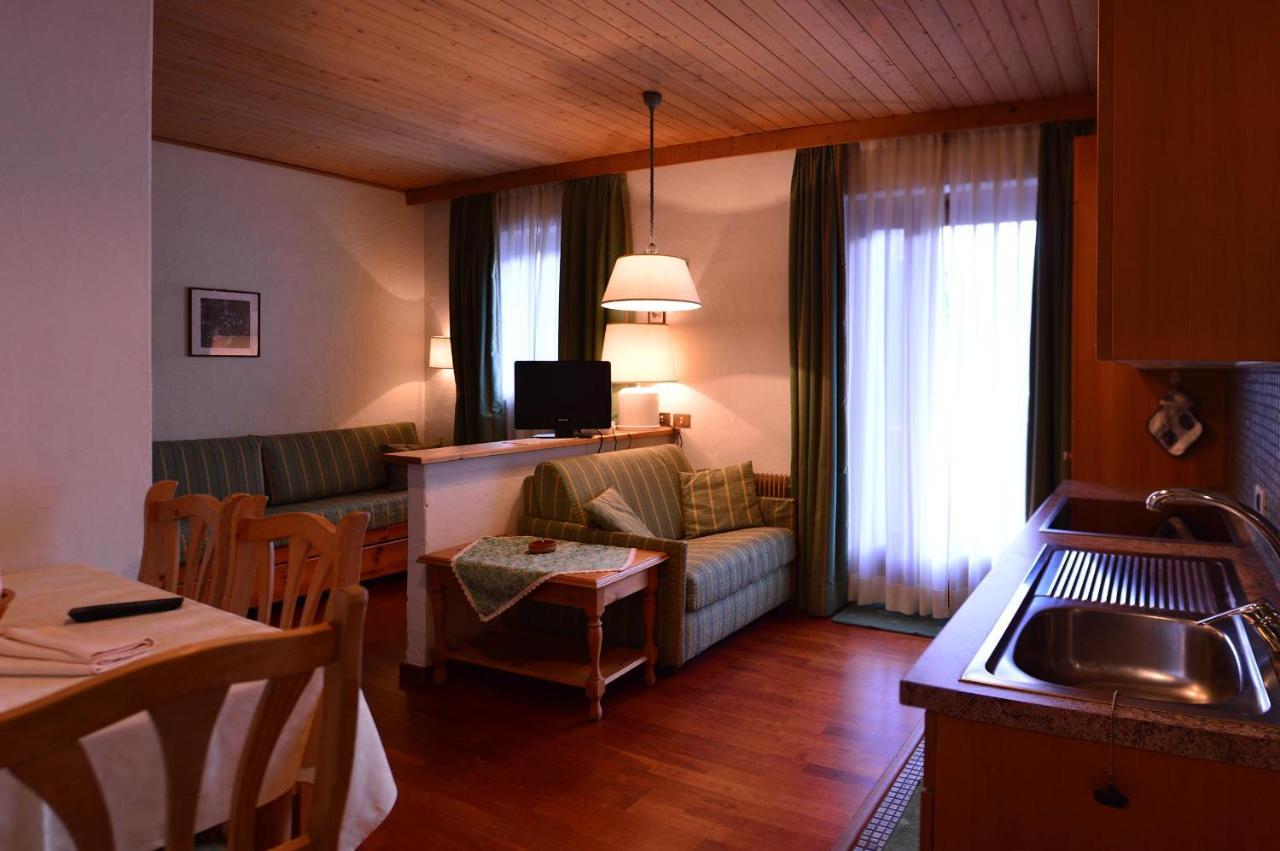 Appartamenti Astoria La Villa La Villa  Bagian luar foto